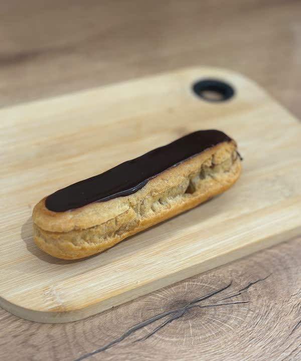 Éclair au chocolat