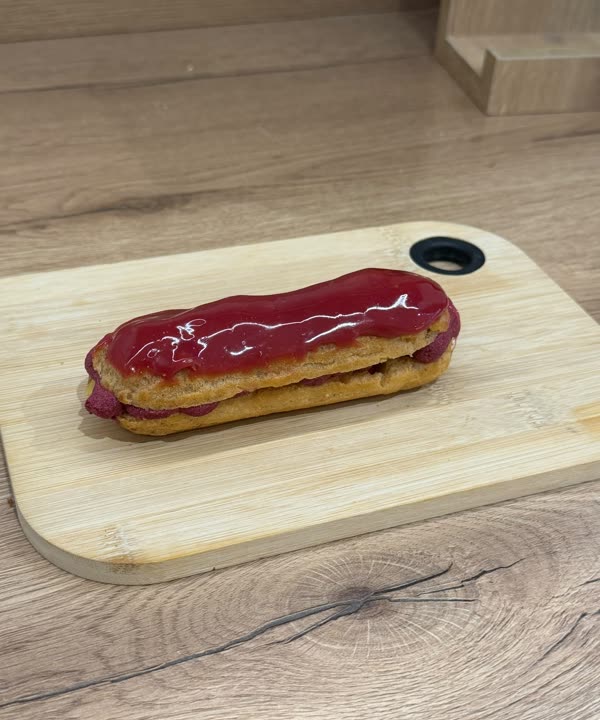 Éclair glacé à la framboise