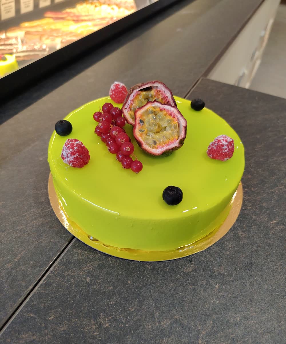 Entremets aux fruits de la passion et framboises