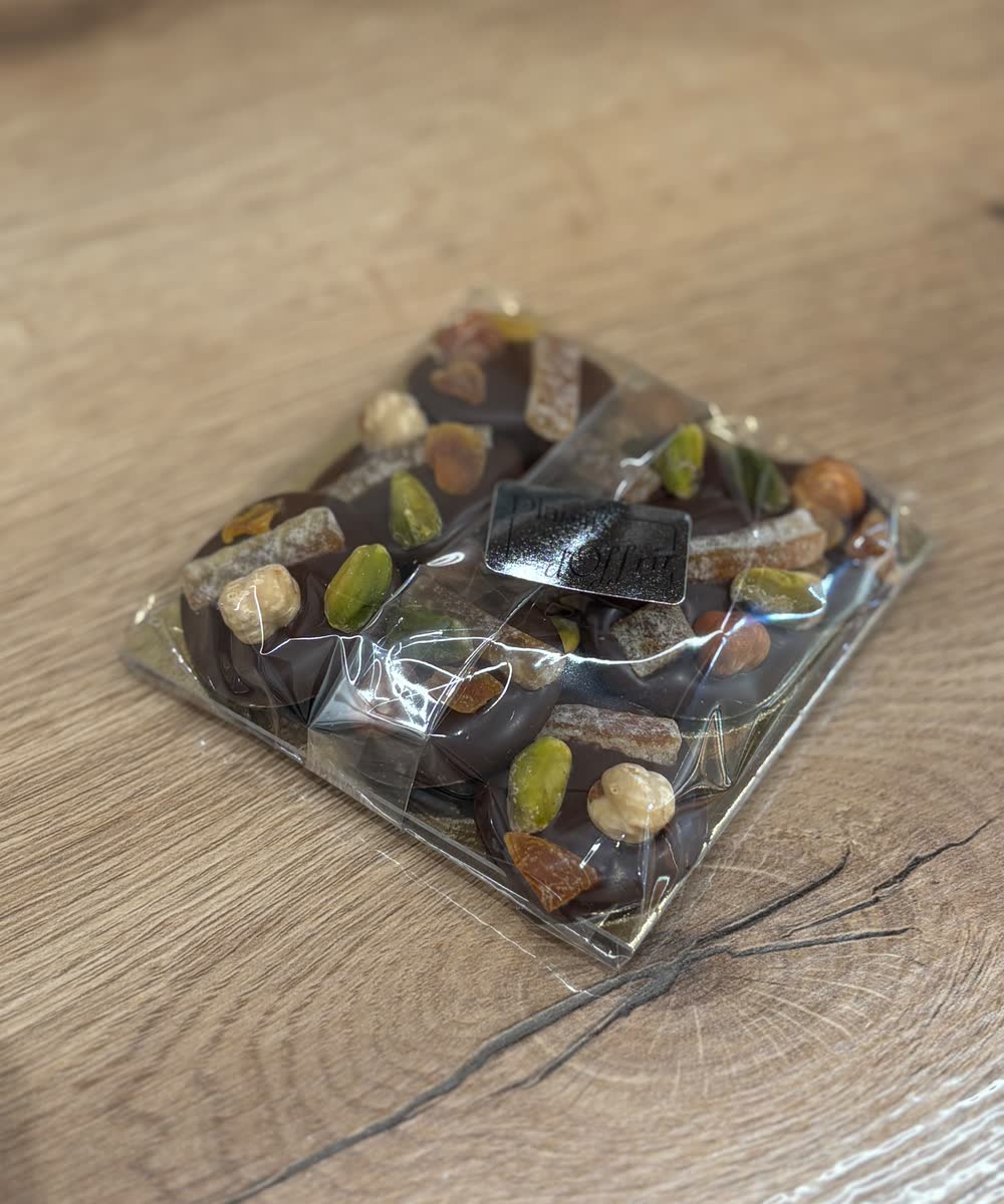 Mendiant chocolat au lait aux pistaches et noisettes
