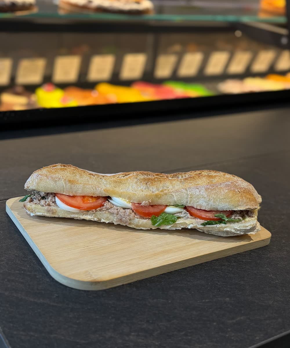 Sandwich garni sur baguette maison