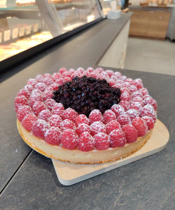 Tarte aux framboises et myrtilles